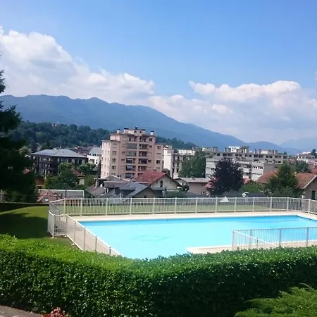 Le Saphir Εξ Λε Μπαν